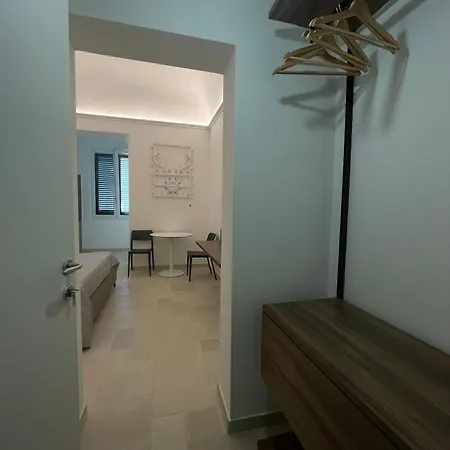 Civico 38 - Le Tre Chiavi 3* باري